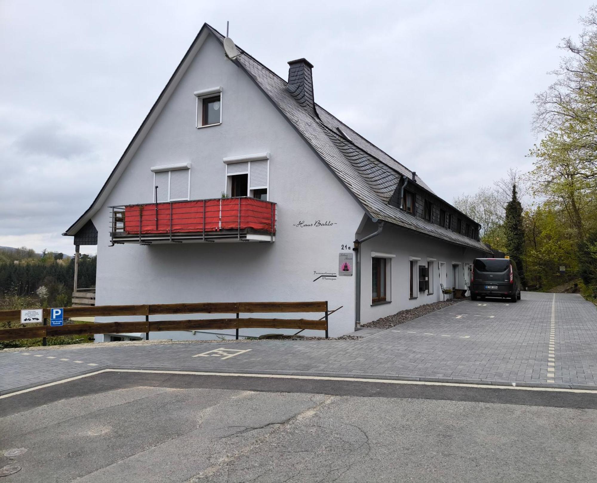 Haus Bahlo - Ferienwohnungen Attendorn Esterno foto