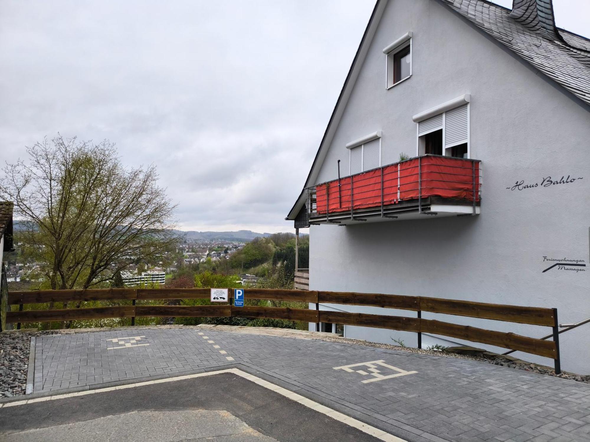 Haus Bahlo - Ferienwohnungen Attendorn Esterno foto